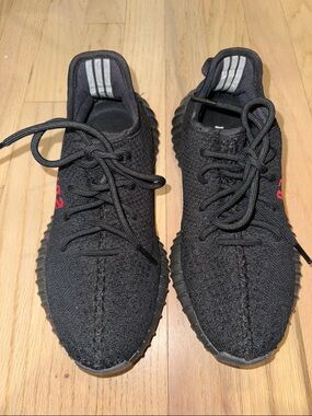 Black Yeezys men size 6